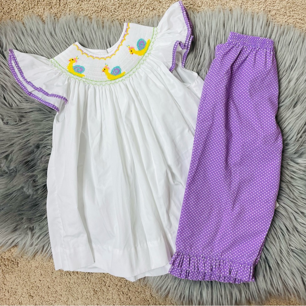 Girl matching smocked outfit 🐌
